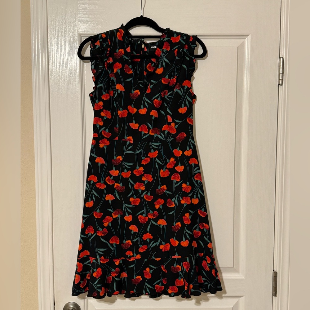 Floral dress. Great condition. Worn only once.